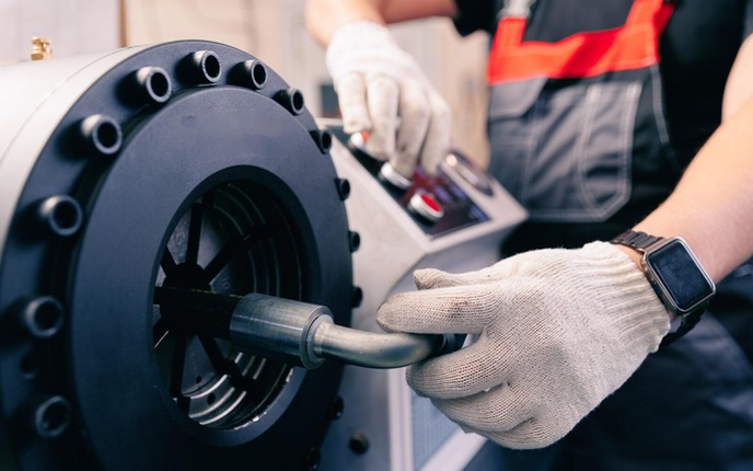 Assembly and Crimping of Industrial and Hydraulic Hoses