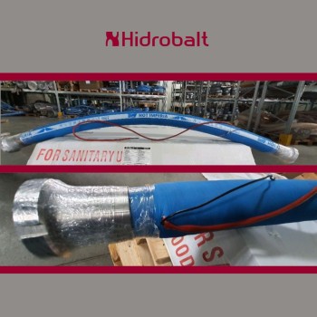 Apsildāma industriālā šļūtene ar integrētu temperatūras kontroles sistēmu šķidrumu transportēšanai